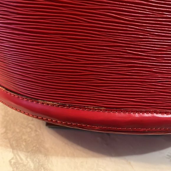 Louis Vuitton Red Epi Saint Jacques Handbag - Picture 3 of 12